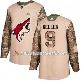 Miesten NHL Arizona Coyotes Pelipaita Clayton Keller 9 Adidas 2017-2018 Camo Veterans Day Practice Authentic
